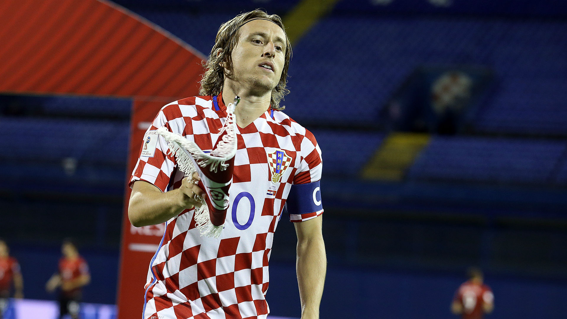 曼联明年还将不得不花巨资买人。